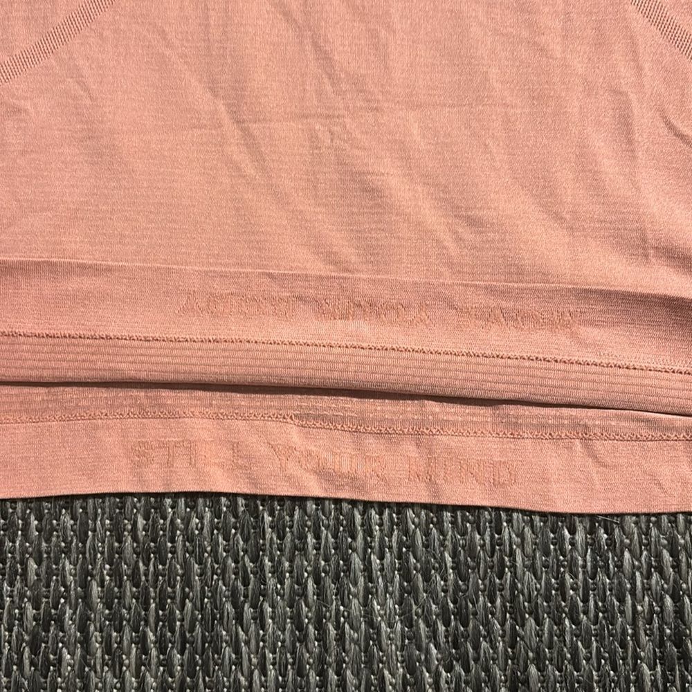 Lululemon Swiftly Tech Short Sleeve 2.0 - Picture 4 of 5
